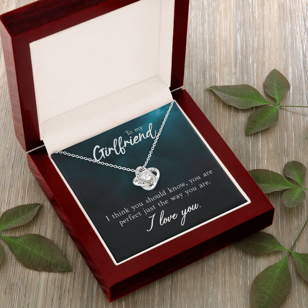To My True Girlfriend Necklace, Brother to Sister, Birthday For Sister from Brother, I Love You, Love Knot Meaningful Necklace Message Card and Gift Box Styles on Birthday, Christmas, Anniversary Love knot Thang